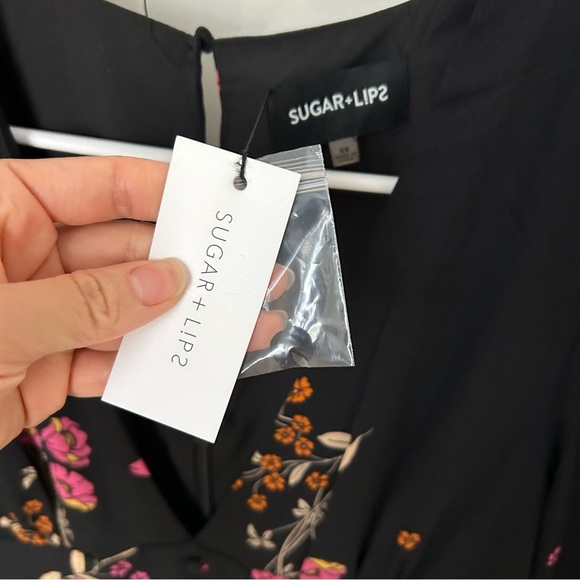 NWT Sugar Lips Black Floral Deep V-Neck Long Sleeve Jumpsuit XS Extra Small - Picture 6 of 11